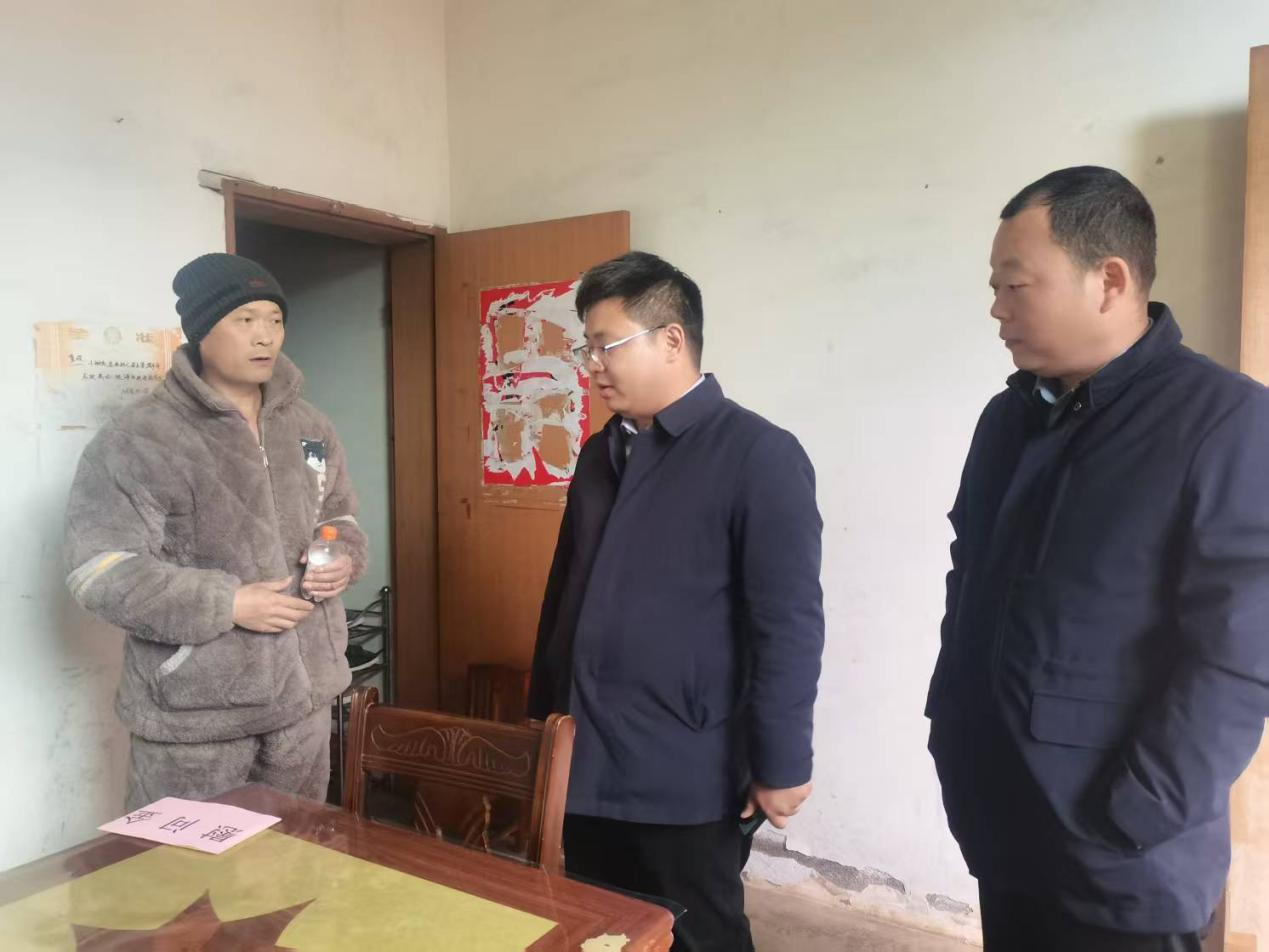 節(jié)前慰問送溫暖，濃濃關懷顯真情 ——安徽華宇電纜集團工會開展春節(jié)慰問困難職工活動